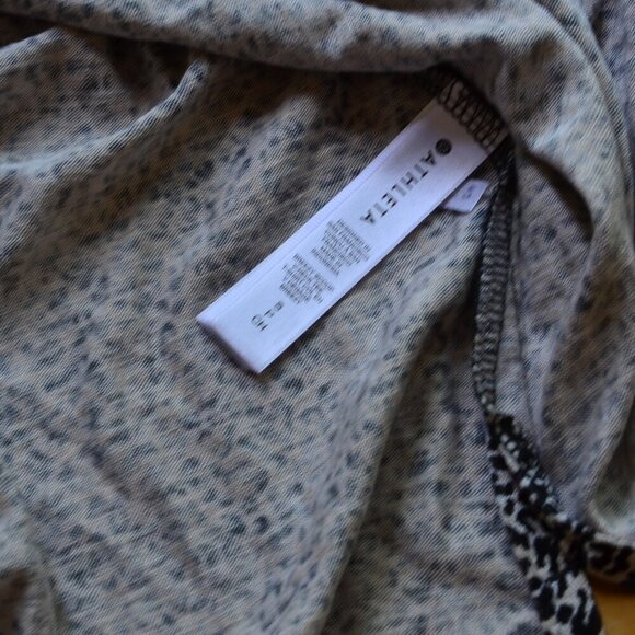 Athleta Breezy Scoop V-neck Short Sleeve T Shirt in Micro Cheetah S - Picture 6 of 7